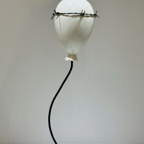22i dont believe it22 giuseppe amorese - 2025 - ceramica e ferro - altezza 80 cm